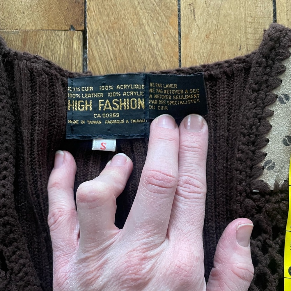 Vintage crocheted vest with leather details-Small - Picture 8 of 8